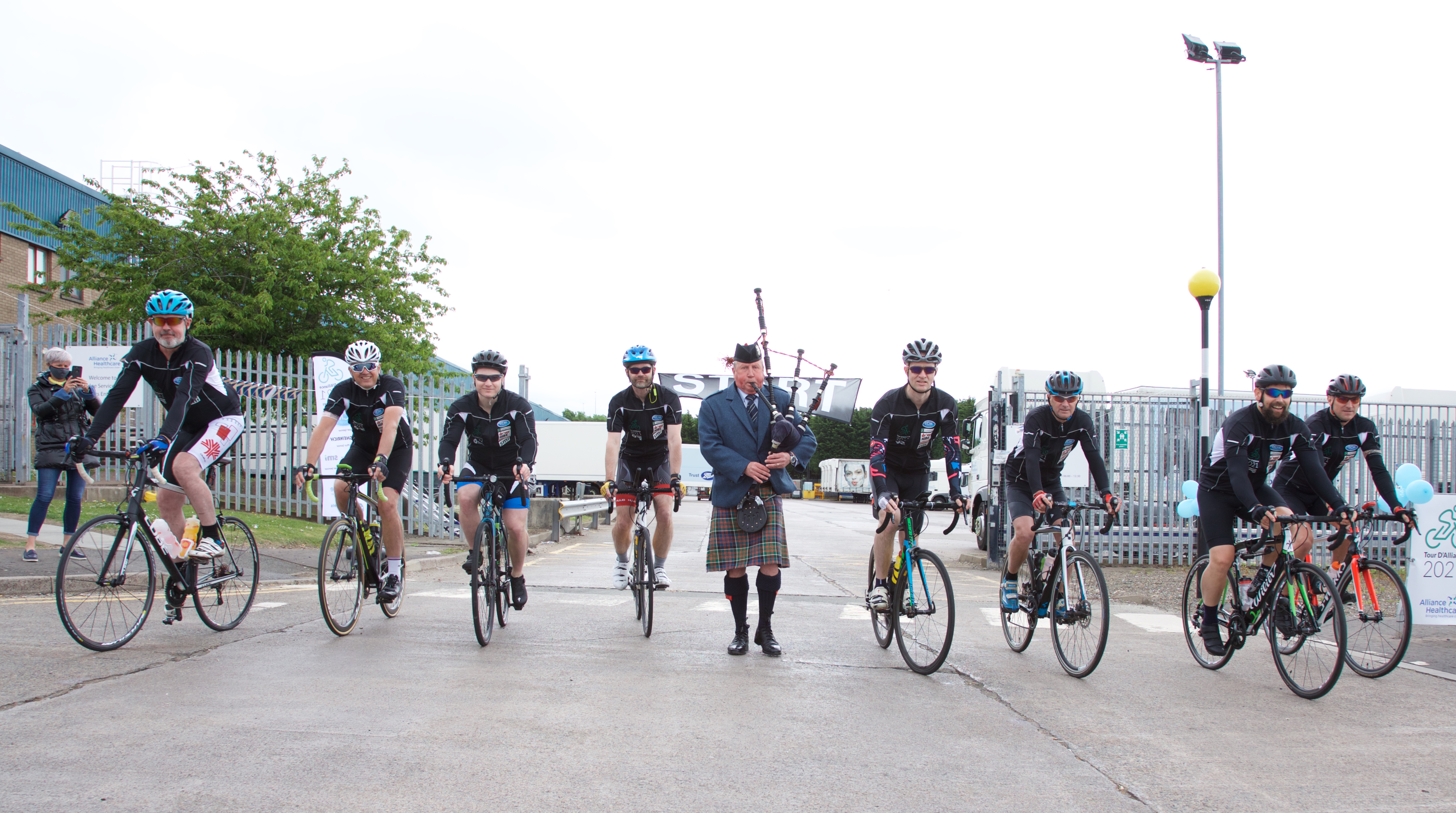 AH Cycle - Setting off from Coatbridge